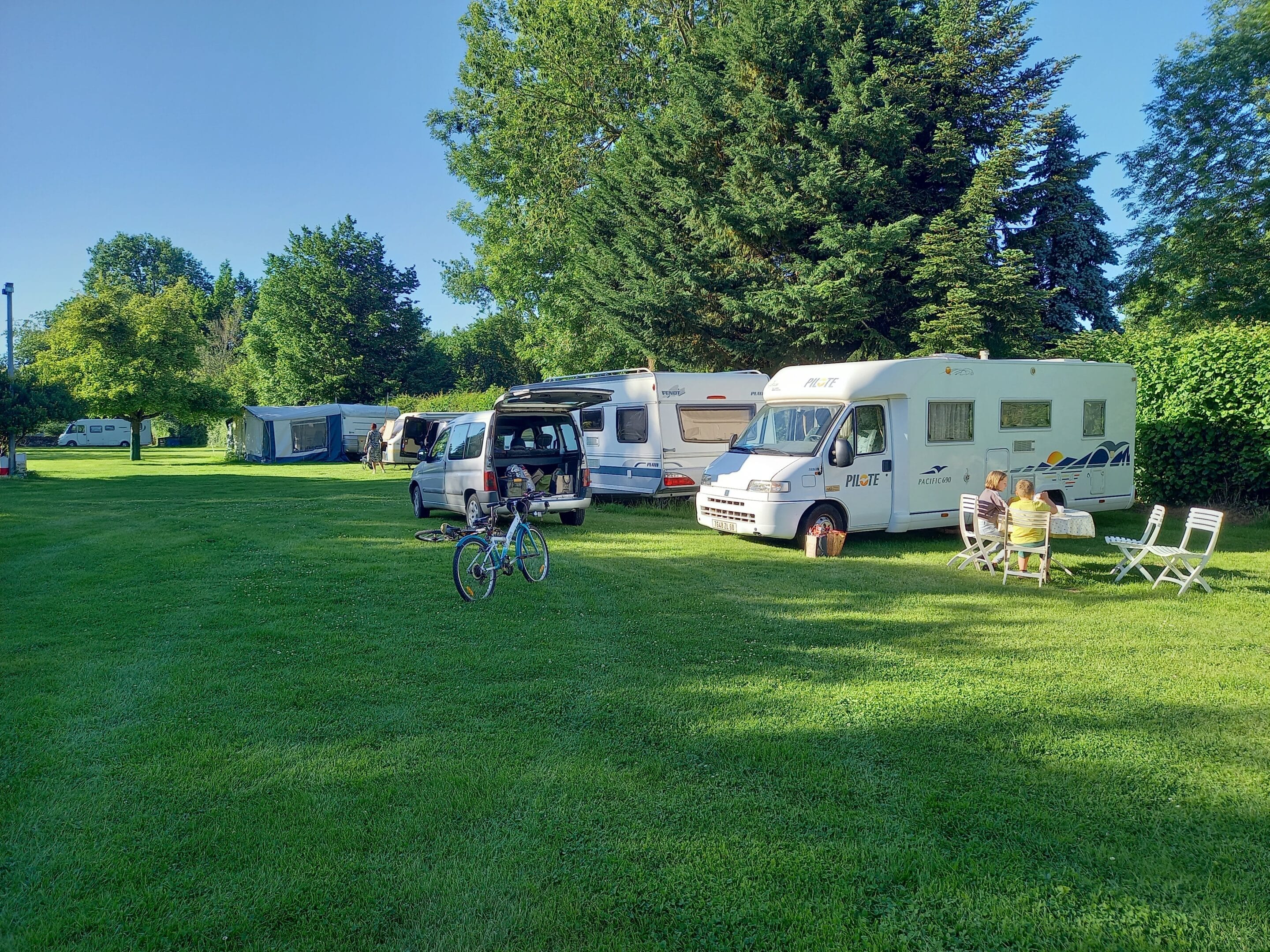 Aire de Camping-cars du camping Les Mésanges de Songeons
